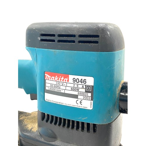 132 - Makita 9046 240V sander