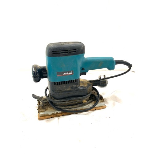 132 - Makita 9046 240V sander