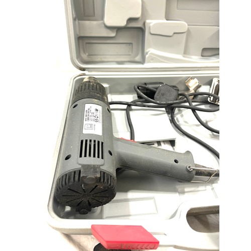 137 - Fern FBS-800 belt sander and a cased hot air gun