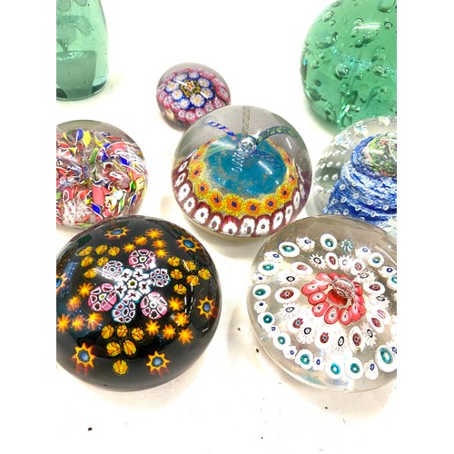 92 - Selection of vintage paperweights, various sizes, various designs