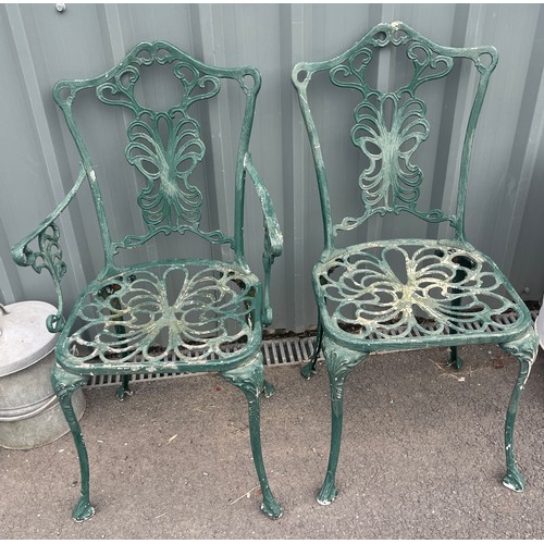 101H - 2 plastic garden chairs