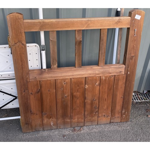 100A - Wooden low Garden gate