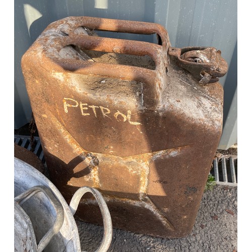 100R - Vintage 5 Galon Petrol can