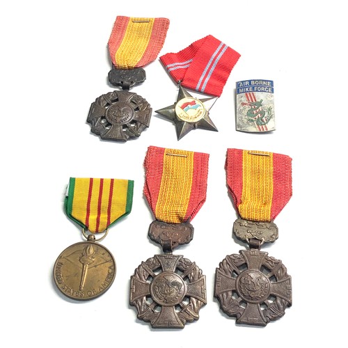 478 - selection of vietnam medals & badge