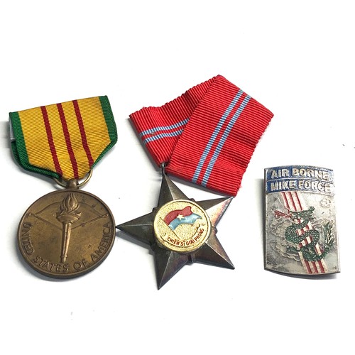 478 - selection of vietnam medals & badge