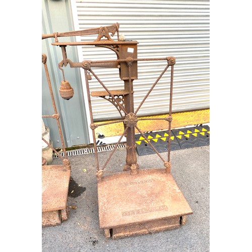 100K - Pair Antique Avery platform scales with weights - Birmingham