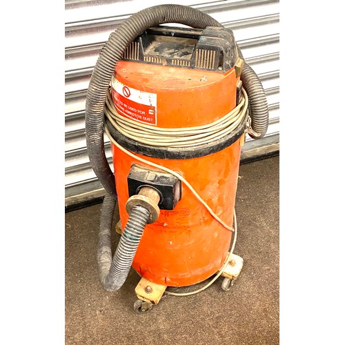 484 - Industrial hoover, 200 watt