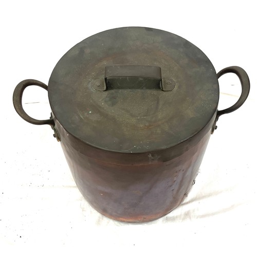 482 - Large Copper pan and lid, diameter 12 inches, height of pan 13 inches