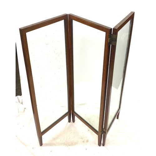 486 - Inlaid wooden and glass fire screen, Oak magazine rack