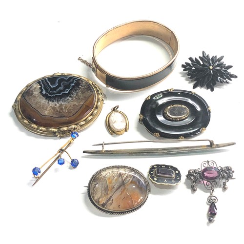 382 - Selection of antique jewellery items some in need of repair