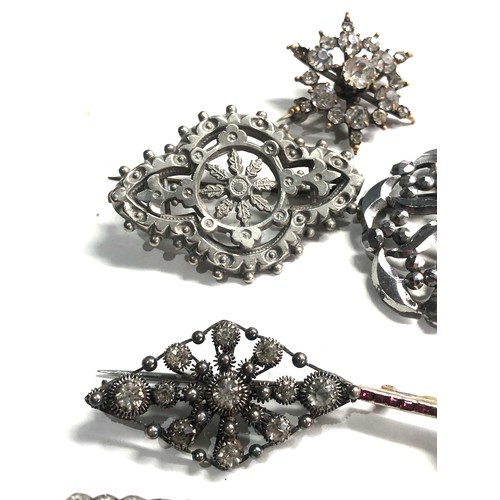 384 - Selection of antique jewellery items some in need of repair