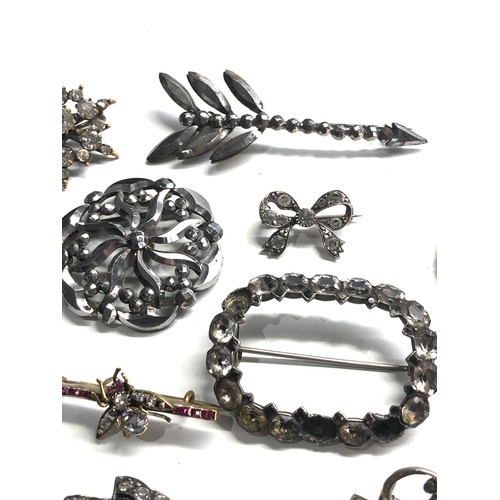 384 - Selection of antique jewellery items some in need of repair