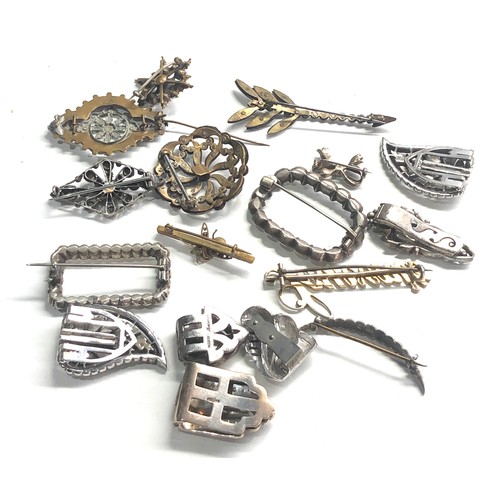 384 - Selection of antique jewellery items some in need of repair