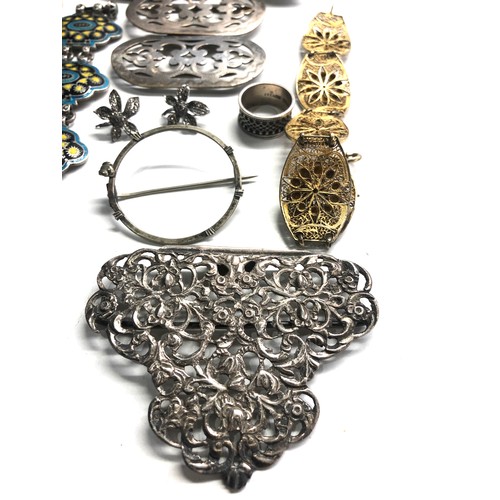 385 - Selection of antique jewellery items some in need of repair