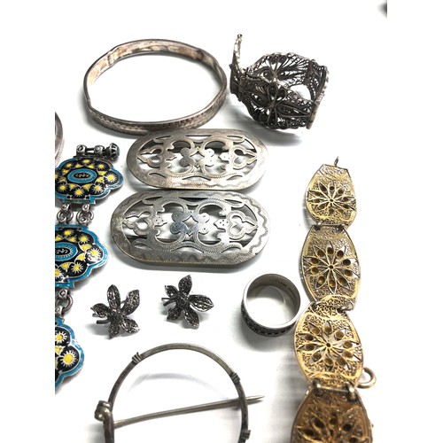 385 - Selection of antique jewellery items some in need of repair