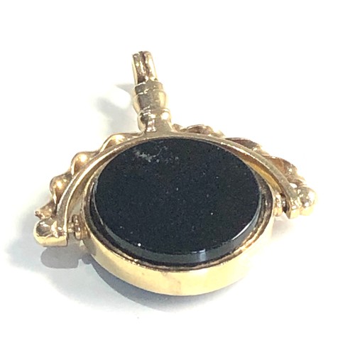 314 - 9ct gold agate spinner fob  weight 6.8g