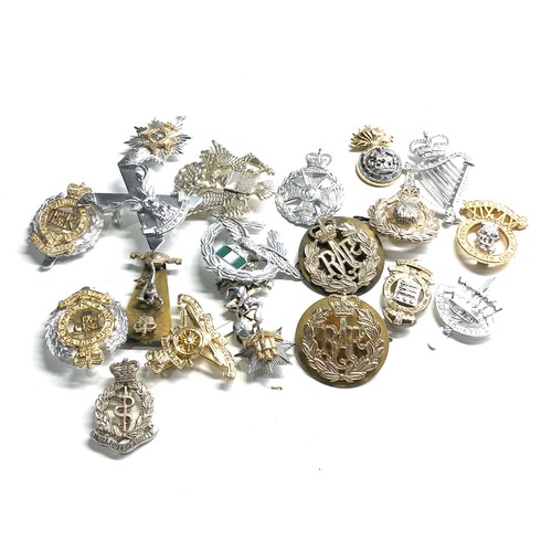 401 - 20 staybrite military cap badges