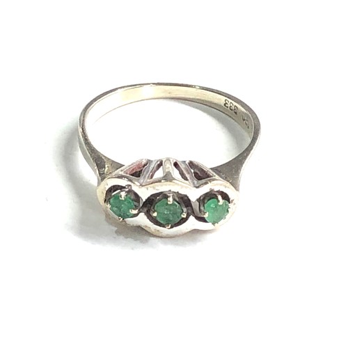 114 - white gold emerald ring weight 2g