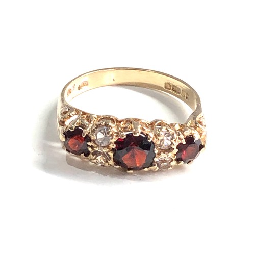 103 - 9ct gold garnet ring weight 2.6g