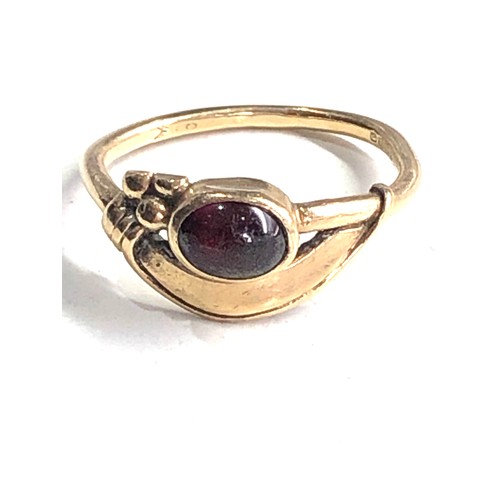 68 - 9ct gold garnet ring weight 3g