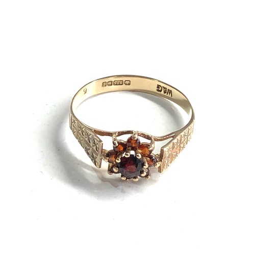 110 - 9ct gold garnet ring weight 1.6g