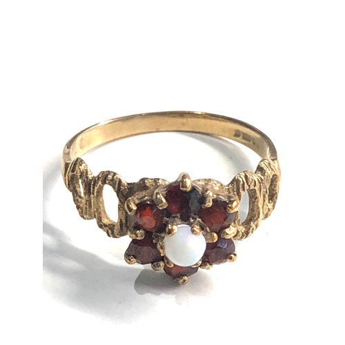 125 - 9ct gold opal & garnet ring weight 2.2g