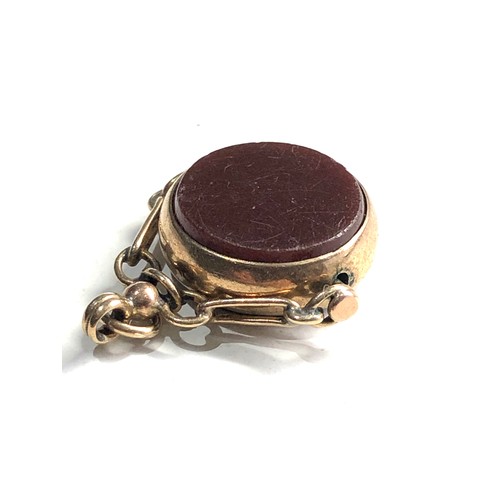 123 - 9ct gold antique agate swivel fob 3.8g