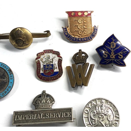 405 - 12 military badges includes sweetheart etc