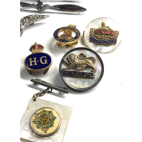 385 - 12 military badges includes sweetheart etc