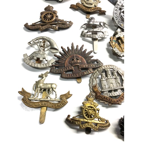 389 - 20 military cap badges