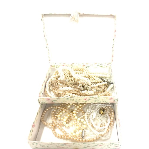 453 - Selection of assorted costume jewellery includes some  pearls