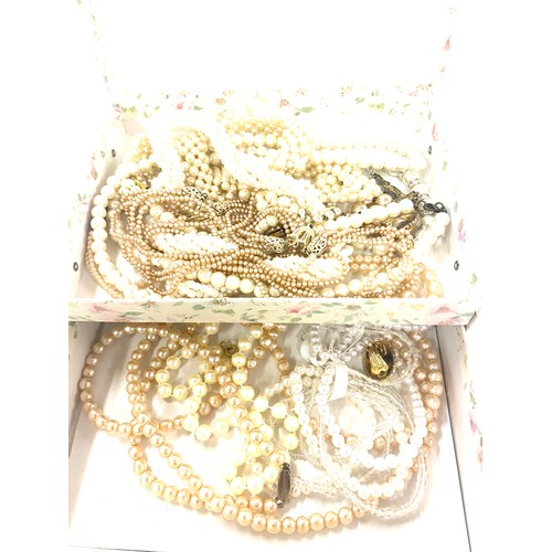 453 - Selection of assorted costume jewellery includes some  pearls