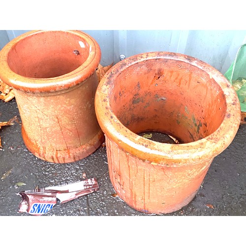 100V - 2 Terracota chimney pots