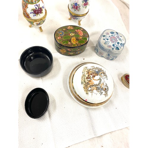 99 - Selection of pottery trinket dishes etc