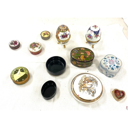 99 - Selection of pottery trinket dishes etc