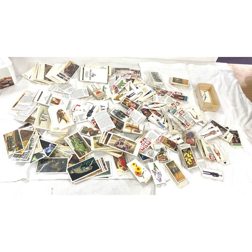 91 - Selection of vintage cigarette cards to includes John Players, Wills etc