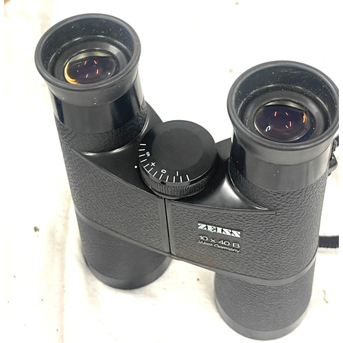 2 - Carl Zeiss 10x 40B Binoculars with case