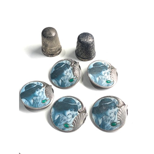 65 - 5 sterling silver buttons & 2 silver thimbles