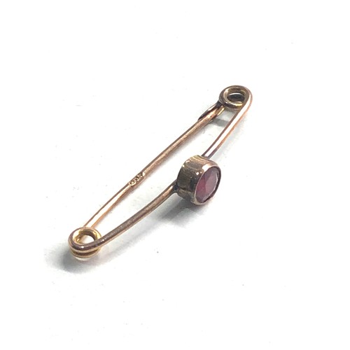 76 - 9ct gold garnet brooch 1g