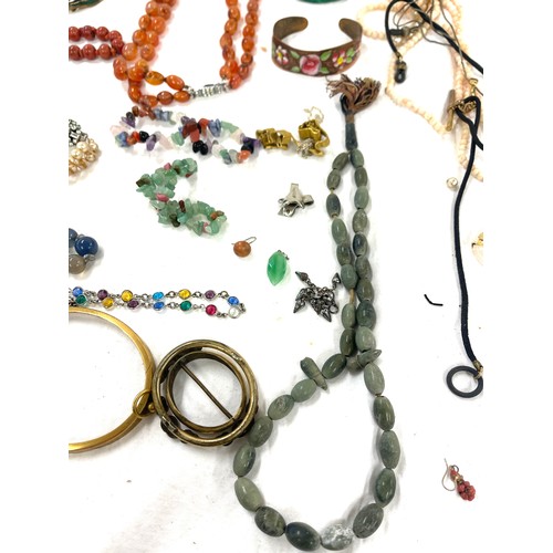 448 - Selection of vintage and later costume jewellery to include glass beads etc