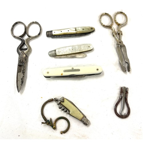 446 - Selection miscellaneous items to include silver bladed fruit knifes, silver tongs,