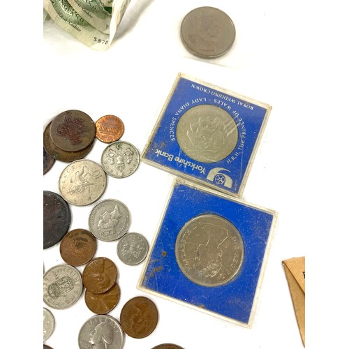 452 - Selection of old currency, coins and notes (£5 coin, crowns etc)