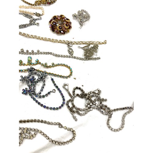 466 - Selection of Vintage and later costume jewellery