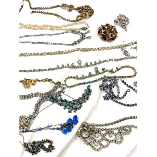 466 - Selection of Vintage and later costume jewellery