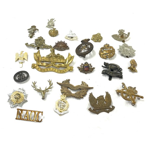 501 - Quantity of military cap badges