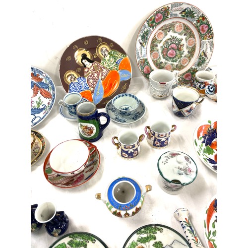 209 - Selection of antique and later cups, saucers etc to include Chinese pieces