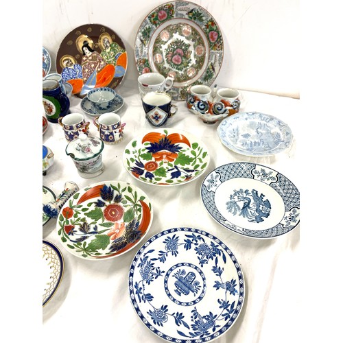 209 - Selection of antique and later cups, saucers etc to include Chinese pieces