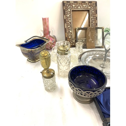 212 - Selection of miscellaneous collectables to include photo frames, glassware, various silver plate som... 