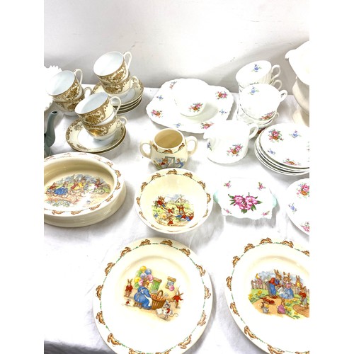 252 - Large selection of miscellaneous includes Bunnykins, the henry ford museum tureen, Shelley pin dish ... 