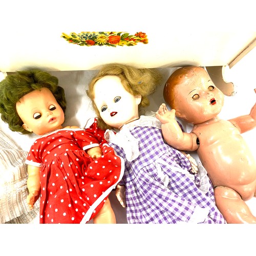 263 - Selection of vintage and later dolls and a cot